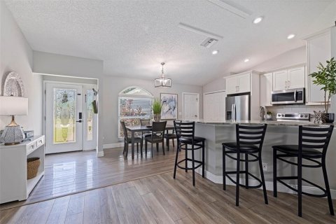 House in Largo, Florida 3 bedrooms, 138.98 sq.m. № 1905548 - photo 4