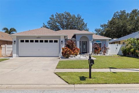 House in Largo, Florida 3 bedrooms, 138.98 sq.m. № 1905548 - photo 2