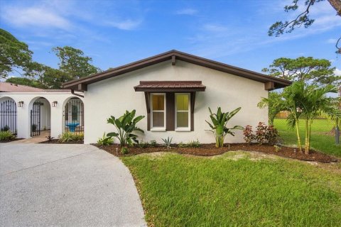Villa ou maison à vendre à Sarasota, Floride: 3 chambres, 216.09 m2 № 2421802 - photo 3