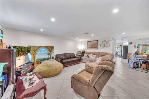 Adosado en venta en Sunrise, Florida, 3 dormitorios, 162.58 m2 № 1488158 - foto 3
