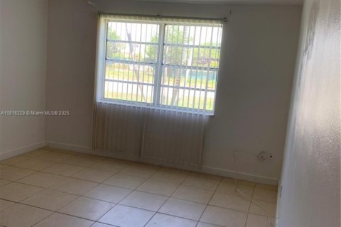 Copropriété à louer à Miami, Floride: 1 chambre, 75.53 m2 № 2024941 - photo 4