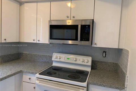 Copropriété à louer à Miami, Floride: 1 chambre, 75.53 m2 № 2024941 - photo 9