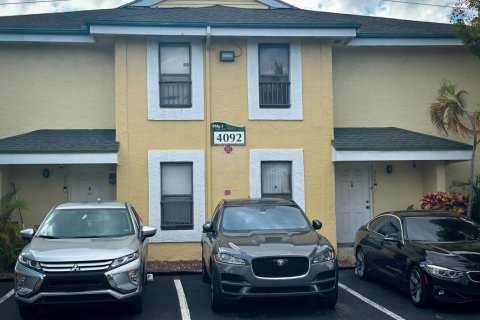 Townhouse in Sunrise, Florida 2 bedrooms, 105.26 sq.m. № 1116837 - photo 1