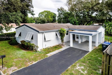 House in Hollywood, Florida 4 bedrooms, 112.32 sq.m. № 1956759 - photo 4