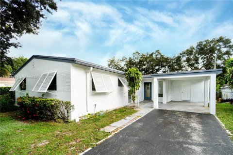 House in Hollywood, Florida 4 bedrooms, 112.32 sq.m. № 1956759 - photo 7