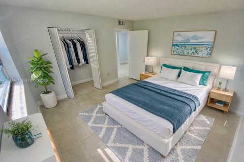 Снять в аренду квартиру в Халландейл-Бич, Флорида 1 спальня, 60.39м2, № 2059373 - фото 10
