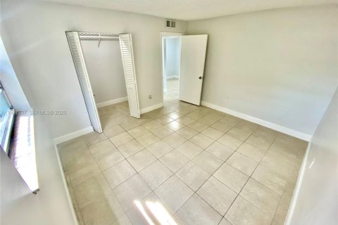 Снять в аренду квартиру в Халландейл-Бич, Флорида 1 спальня, 60.39м2, № 2059373 - фото 11