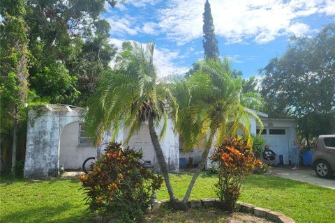 Casa en venta en Pinellas Park, Florida, 3 dormitorios, 118.54 m2 № 1902831 - foto 1
