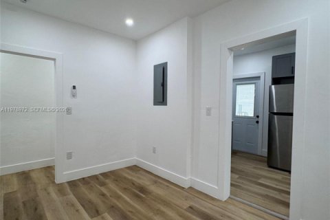 Propiedad comercial en venta en Miami, Florida, 356.37 m2 № 2043913 - foto 8