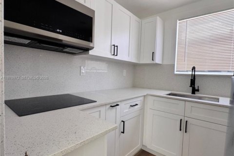 Propiedad comercial en venta en Miami, Florida, 356.37 m2 № 2043913 - foto 6