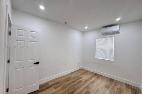 Propiedad comercial en venta en Miami, Florida, 356.37 m2 № 2043913 - foto 9