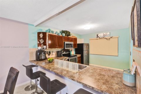 Condo in North Lauderdale, Florida, 3 bedrooms  № 1606973 - photo 5