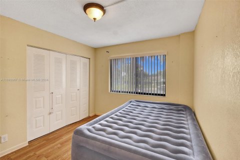 Condo in North Lauderdale, Florida, 3 bedrooms  № 1606973 - photo 29
