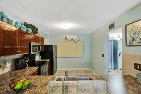 Condo in North Lauderdale, Florida, 3 bedrooms  № 1606973 - photo 6