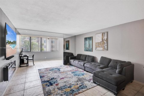 Condo in North Lauderdale, Florida, 3 bedrooms  № 1606973 - photo 15