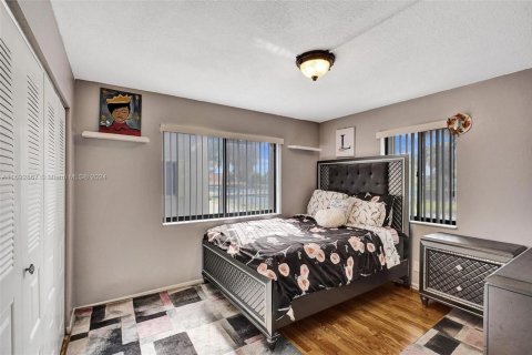 Condo in North Lauderdale, Florida, 3 bedrooms  № 1606973 - photo 24