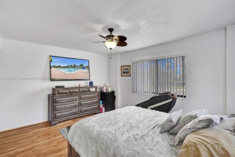 Condo in North Lauderdale, Florida, 3 bedrooms  № 1606973 - photo 23