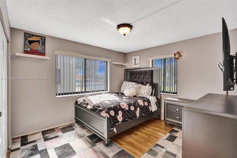 Condo in North Lauderdale, Florida, 3 bedrooms  № 1606973 - photo 26