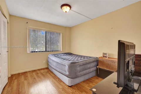 Condo in North Lauderdale, Florida, 3 bedrooms  № 1606973 - photo 28