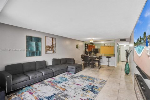 Condo in North Lauderdale, Florida, 3 bedrooms  № 1606973 - photo 17