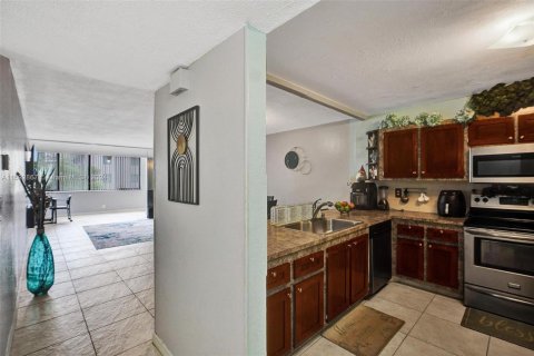 Condo in North Lauderdale, Florida, 3 bedrooms  № 1606973 - photo 4