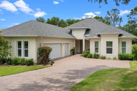 House in Lady Lake, Florida 4 bedrooms, 235.14 sq.m. № 1771275 - photo 1