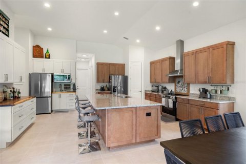 House in Lady Lake, Florida 4 bedrooms, 235.14 sq.m. № 1771275 - photo 2