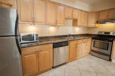 Condominio en alquiler en Miami, Florida, 1 dormitorio, 70.42 m2 № 2010414 - foto 4
