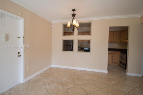 Condominio en alquiler en Miami, Florida, 1 dormitorio, 70.42 m2 № 2010414 - foto 3