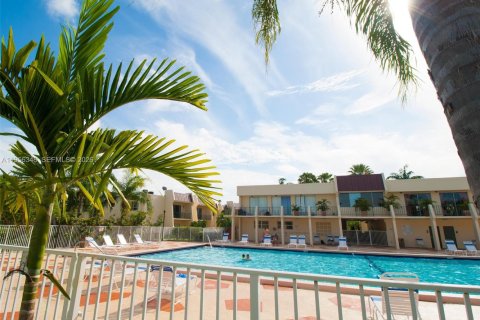 Condominio en alquiler en Miami, Florida, 1 dormitorio, 70.42 m2 № 2010414 - foto 9