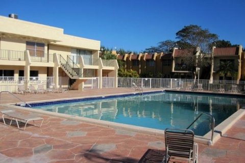 Condominio en alquiler en Miami, Florida, 1 dormitorio, 70.42 m2 № 2010414 - foto 10