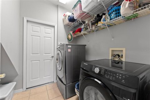 Casa en venta en Kissimmee, Florida, 6 dormitorios, 262.08 m2 № 1648971 - foto 25