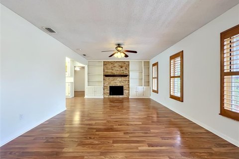 House in Longwood, Florida 4 bedrooms, 205.5 sq.m. № 2096939 - photo 8