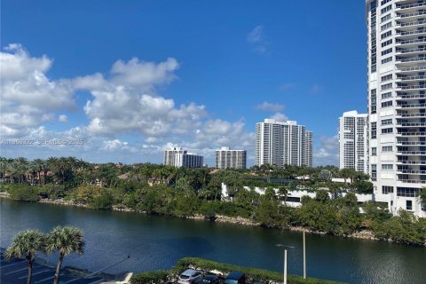 Снять в аренду кондоминиум в Авентура, Флорида 2 спальни, 105.82м2, № 2030064 - фото 9