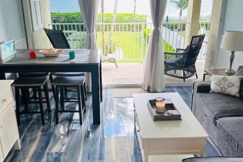 Condo in Jensen Beach, Florida, 1 bedroom  № 2389893 - photo 3
