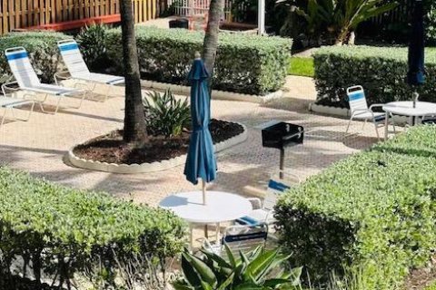 Condo in Jensen Beach, Florida, 1 bedroom  № 2389893 - photo 16