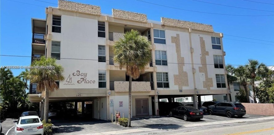 Condominio en Hallandale Beach, Florida, 1 dormitorio № 1922896