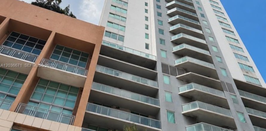 Condominio en Miami, Florida, 1 dormitorio  № 2085011