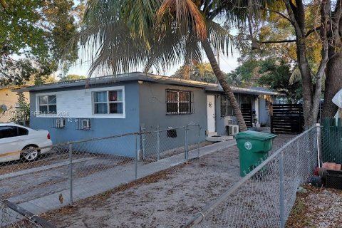 Купить коммерческую недвижимость в Майами, Флорида 155.52м2, № 2046033 - фото 9