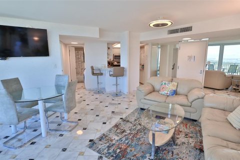 Condominio en venta en Daytona Beach, Florida, 2 dormitorios, 118.45 m2 № 2145563 - foto 3