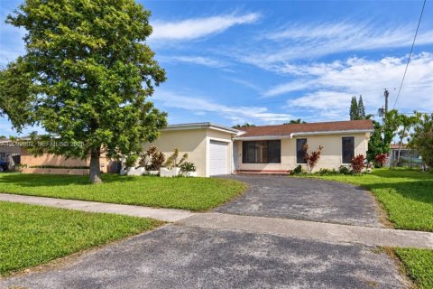 Casa en Sunrise, Florida 3 dormitorios, 133.5 m2 № 2378846