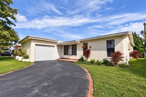 Casa en venta en Sunrise, Florida, 3 dormitorios, 133.5 m2 № 2378846 - foto 2