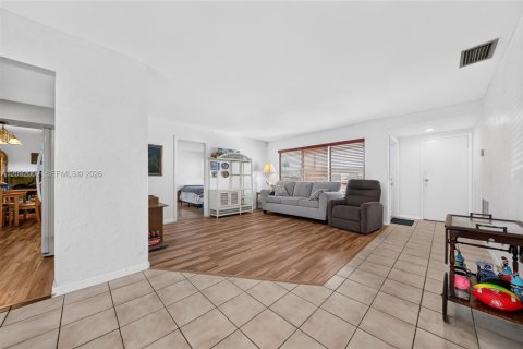 Casa en venta en Sunrise, Florida, 3 dormitorios, 133.5 m2 № 2378846 - foto 5