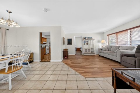 Casa en venta en Sunrise, Florida, 3 dormitorios, 133.5 m2 № 2378846 - foto 7