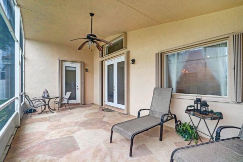 House in Boynton Beach, Florida 3 bedrooms, 186.55 sq.m. № 2402425 - photo 8