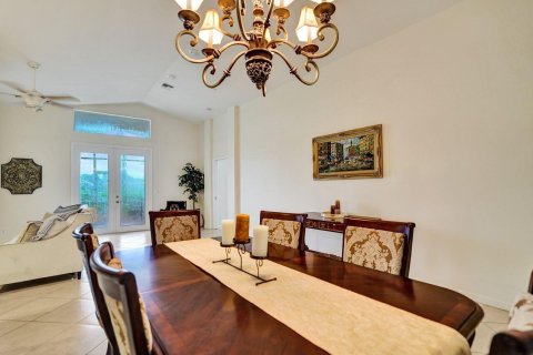 House in Boynton Beach, Florida 3 bedrooms, 186.55 sq.m. № 2402425 - photo 6