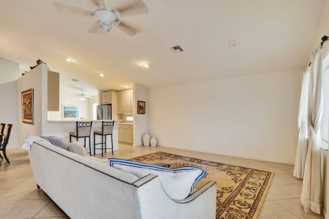 House in Boynton Beach, Florida 3 bedrooms, 186.55 sq.m. № 2402425 - photo 19