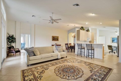 House in Boynton Beach, Florida 3 bedrooms, 186.55 sq.m. № 2402425 - photo 14