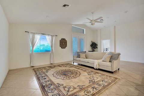 House in Boynton Beach, Florida 3 bedrooms, 186.55 sq.m. № 2402425 - photo 20