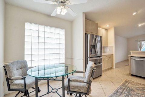 House in Boynton Beach, Florida 3 bedrooms, 186.55 sq.m. № 2402425 - photo 17